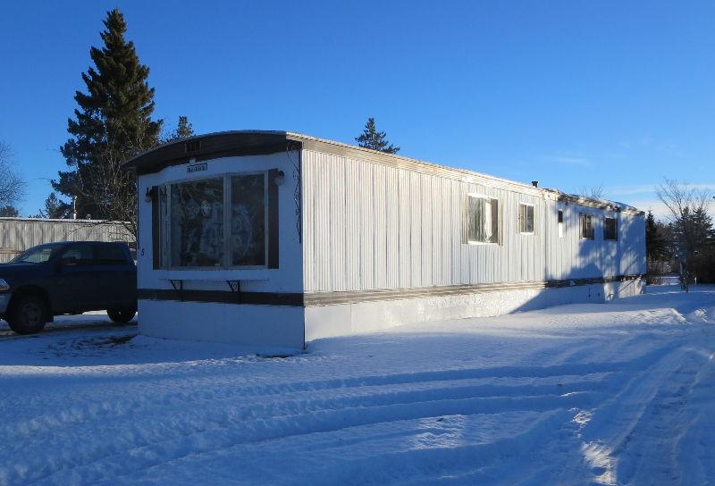 Recently renovated bright mobile home in Unity, SK