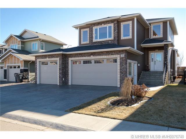 IMMACULATE HOME WITH VIEW, TRIPLE CAR GARAGE & BONUS ROOM!