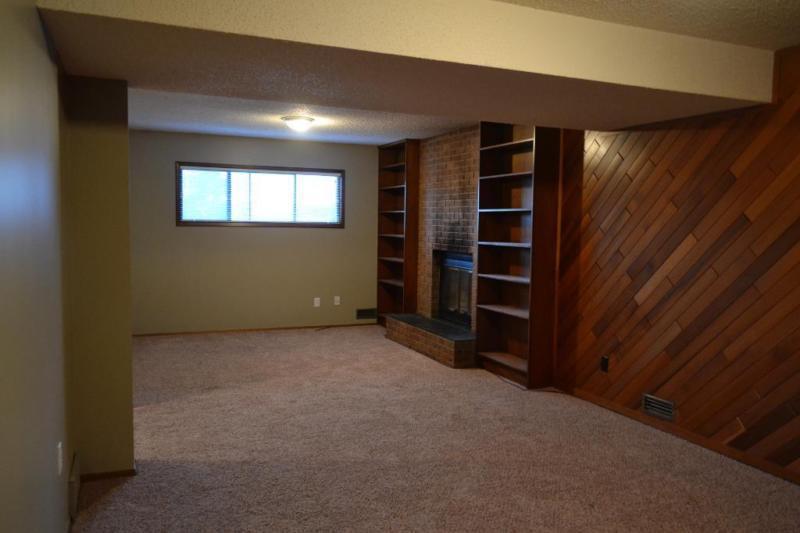 Basement Suite in Cochrane available April 1 utilities included