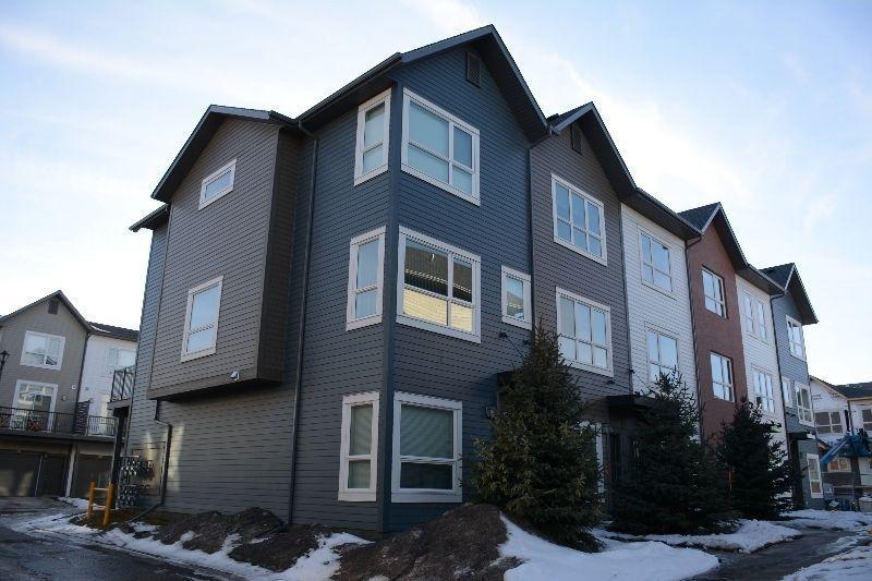 LOW PRICE at a LIMITED TIME | SPACIOUS NEW TOWNHOME - Griesbach