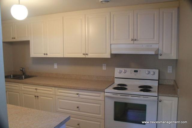 *Millwoods, lovely kitchen, FREE One Month + Utilities Included!
