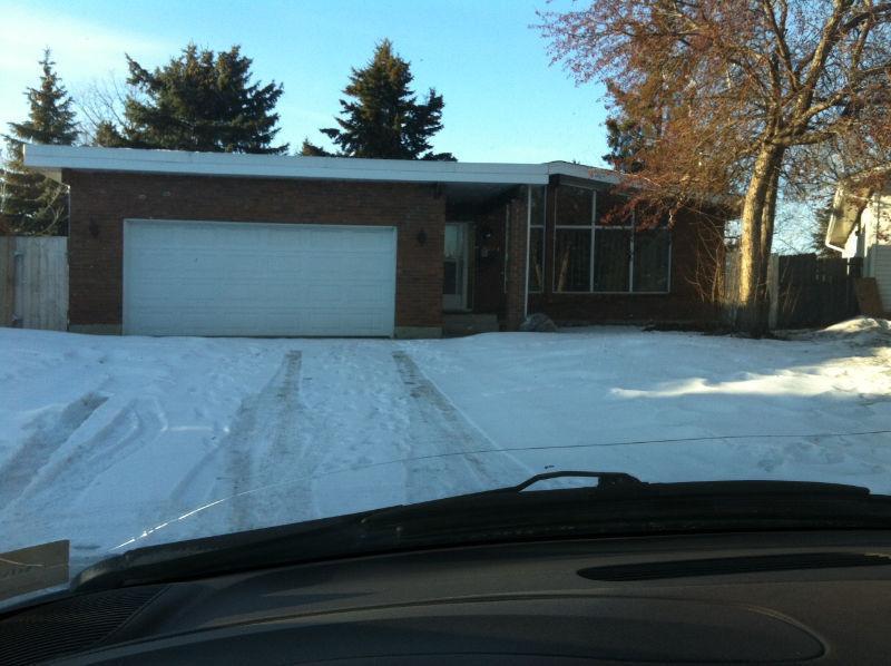 Very Spacious Bungalow for Rent In Millwoods!!