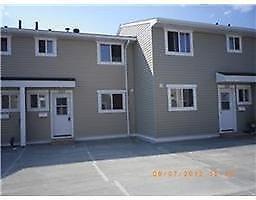 Beautiful 3 bedroom 2 story Townhouse in Thickwood!