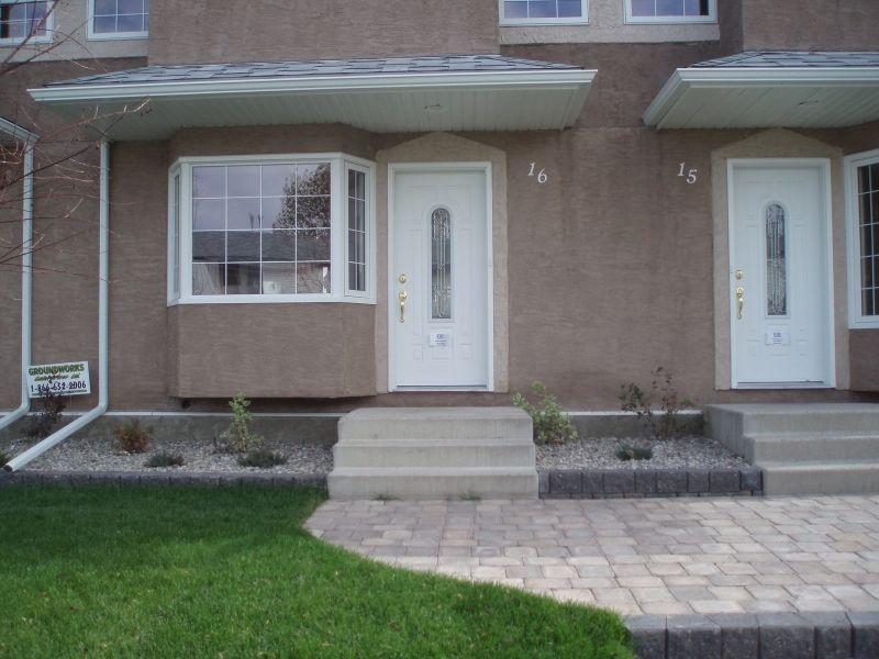 Spacious 3 bdrm 1 bath townhouse in CLARESHOLM