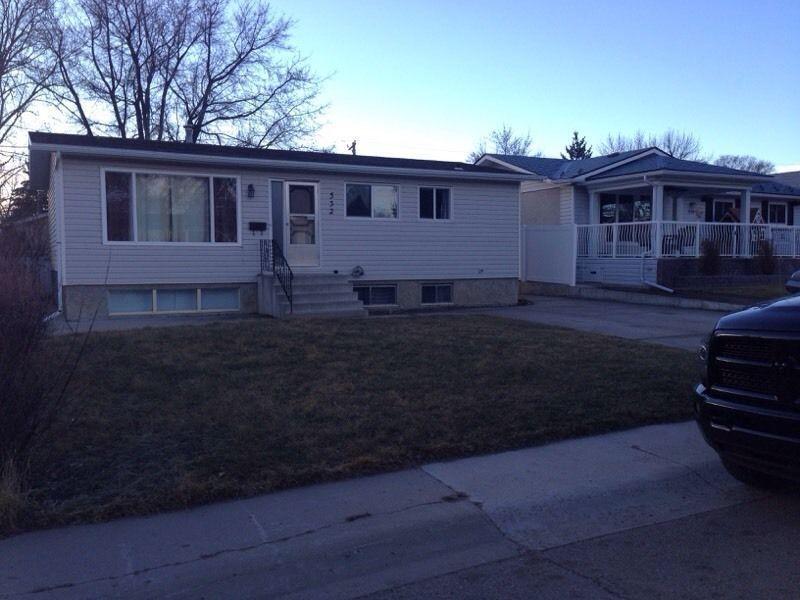 4 bdrm house for rent. Redcliff, AB