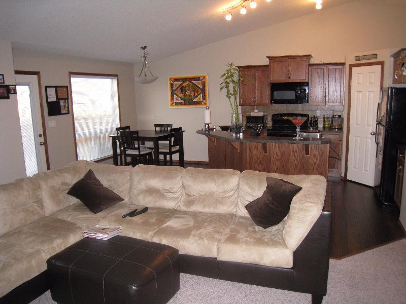 2 Bedroom Main Floor in Lancaster