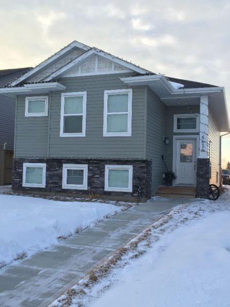 APRIL 1. BLACKFALDS(East)BI LEVEL 4 BDRM 3 BATH FIREPLACE