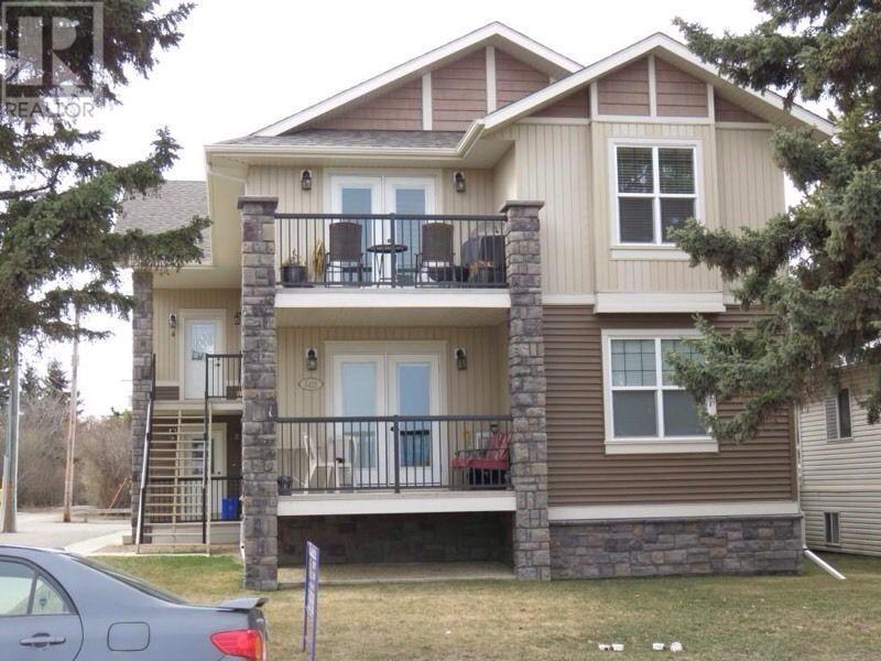 Lacombe condo for rent May 1