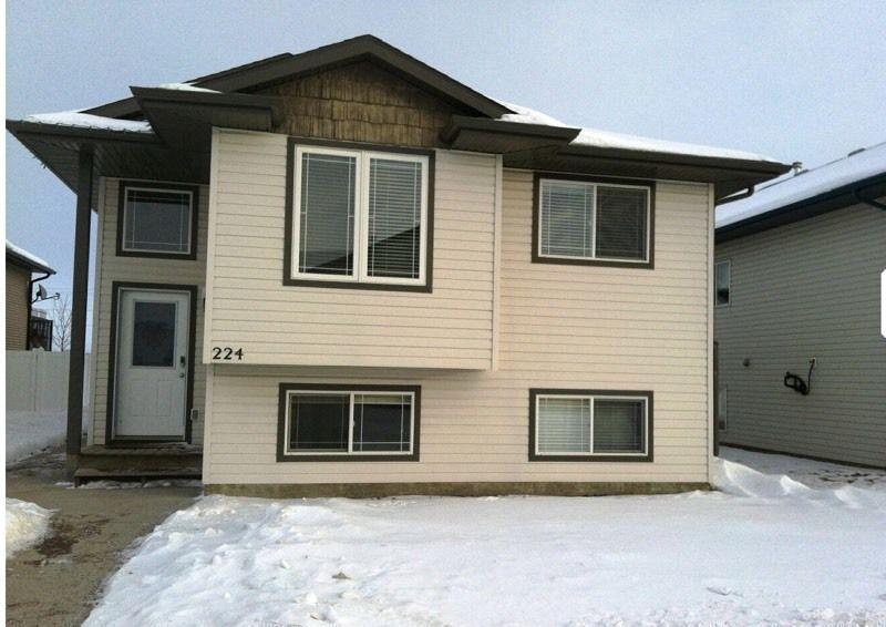 Move in March 15!Gorgeous 3 bed 2 bath home in Johnstone