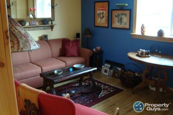 Available Now, Room Downtown Canmore, Rent Negotiable