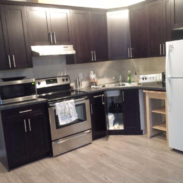 1BR IN PARSONSCREEK, SEP. ENTRANCE, FEMALE ONLY,AVAIL APR. 1