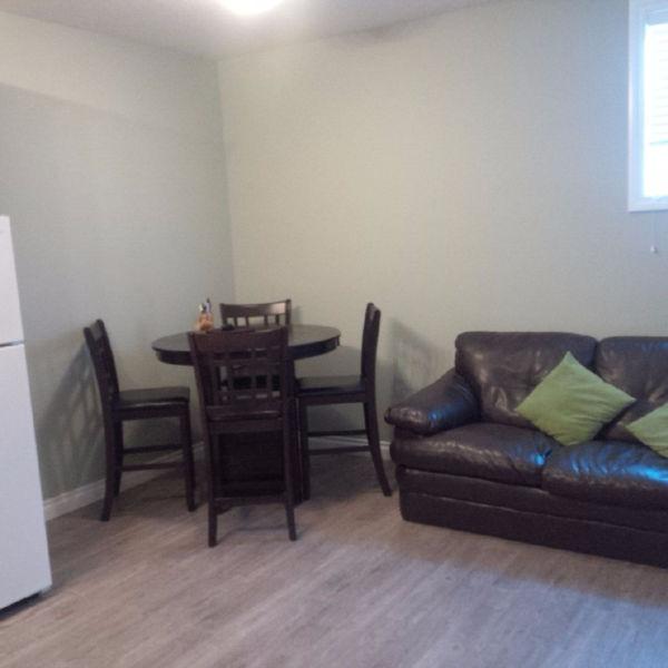 1BR IN PARSONSCREEK, SEP. ENTRANCE, FEMALE ONLY,AVAIL APR. 1