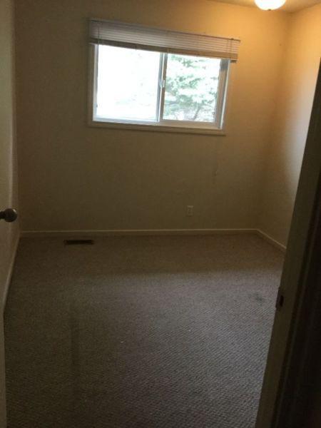 $300 APRIL 1st WEST TOWNHOME ROOM
