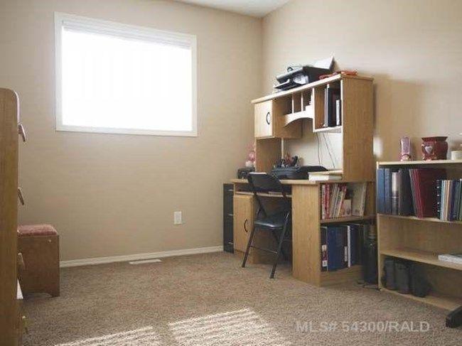 Sk side room rental available immedietly!!