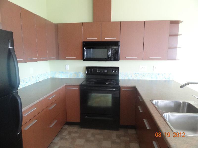 3br - 1200ft2 - Bright 3 Bedroom 1200 s.f. near Woodgrove Mall