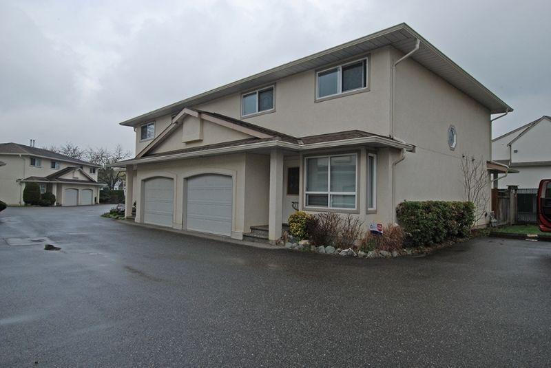 Spacious well maintained 2 storey home with 3 large bedrooms
