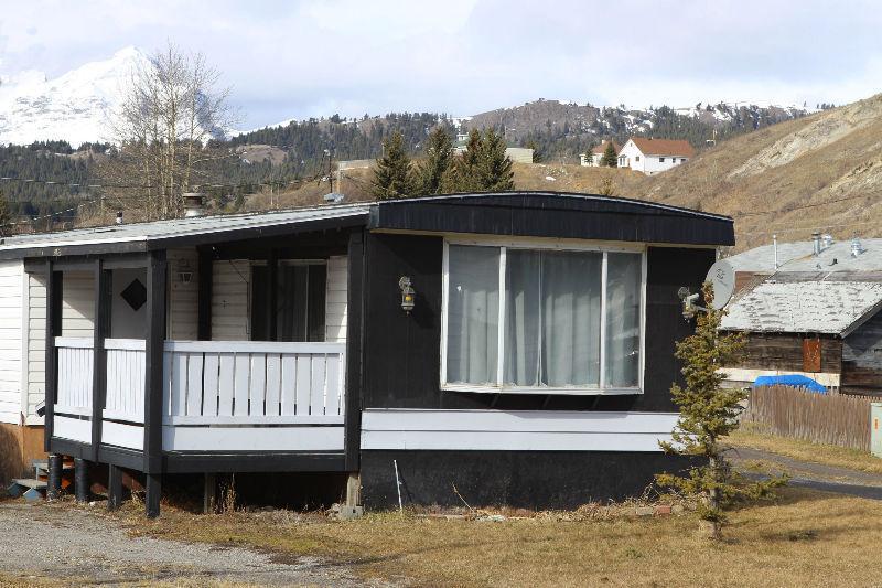 NICE MOBILE HOME ON ITS OWN LOT IN CROWSNEST PASS