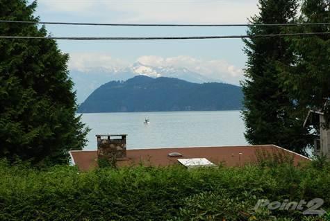 Bungalow Style Home with stunning Harrison Lake View