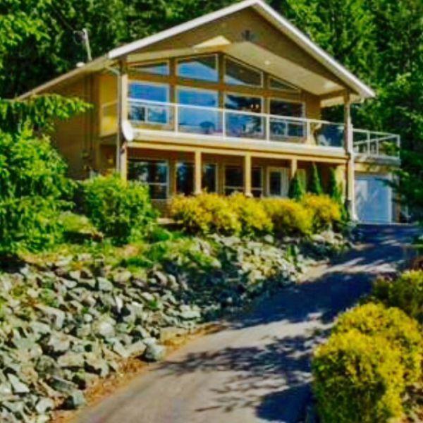 LAKE VIEW ON THE SHUSWAP FULLY FURNISHED
