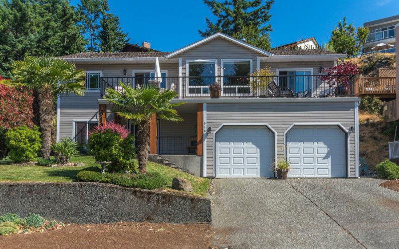 SPECTACULAR - Departure Bay & City View Home