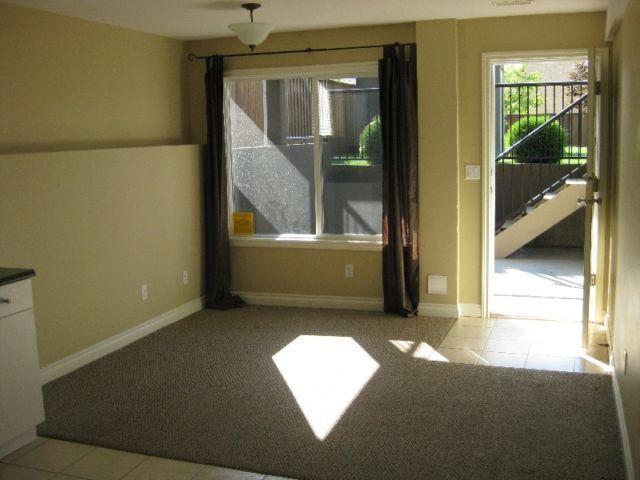 AMAZING Bright CLEAN 2 BEDROOM daylight SUITE in BROCK MUST SEE