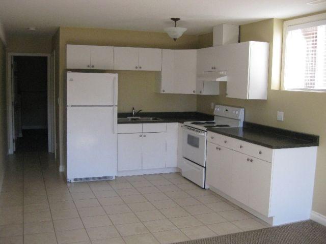 AMAZING Bright CLEAN 2 BEDROOM daylight SUITE in BROCK MUST SEE