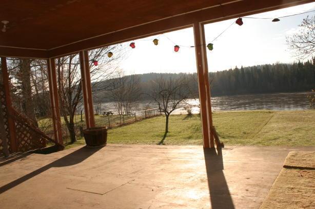 Riverfront home for rent, beautiful view!