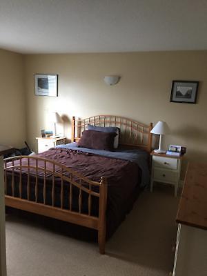 Nice and bright, room for rent in Juniper Ridge