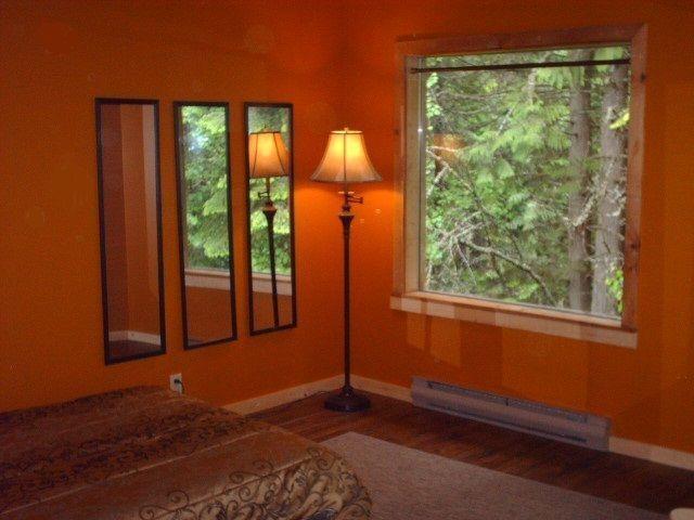Beautiful room in unique mountain home available now