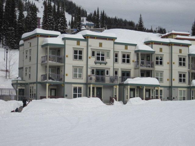 Ski condo GREAT location on Silver Star Mountain March Madness