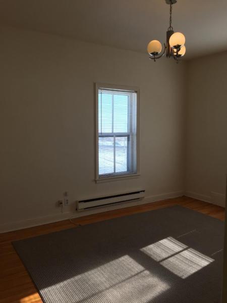 1 BEDROOM UNIT - DOWNTOWN  - AVAIL NOW