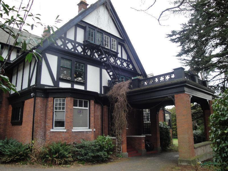 Rockland mansion spacious, sunny one bedroom with sea views