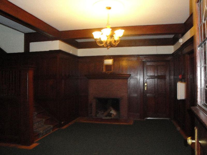 Rockland mansion spacious, sunny one bedroom with sea views