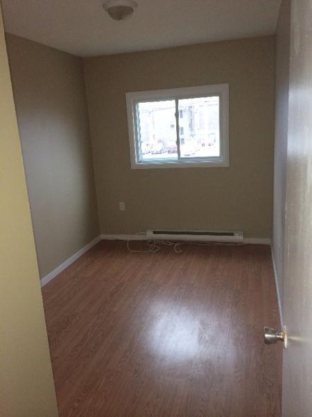 2 BDRM UPTOWN ON PARKSIDE DRIVE FOR MAY 1!