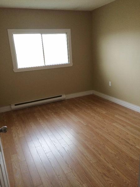 2 BDRM UPTOWN ON PARKSIDE DRIVE FOR MAY 1!