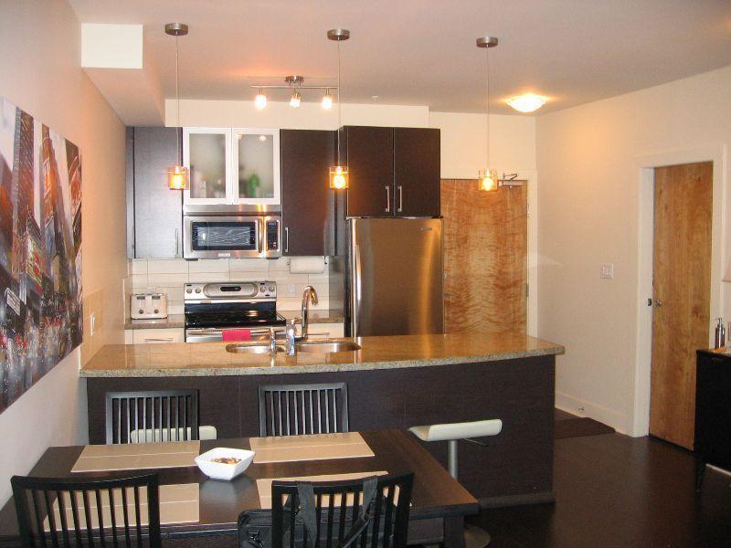 LRG 2 bed 2 bath condo in Reflections - May 1