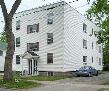 369-7 Charlotte St, 3 Bedroom Heated Apartment!