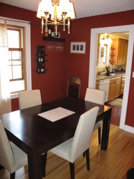 Wanted: Attn Students: Awesome 3bdrm main house 3 mins from campus