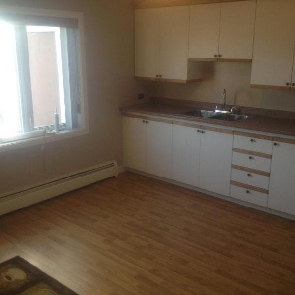 2 bedroom apt for rent in St Leonard