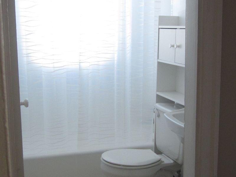 HEATED BACHELOR apt near Dumont,U de M and downtown