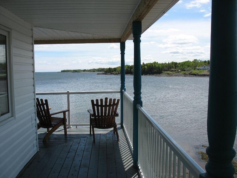 Waterfront property!!! Small house or cottage in New Mills