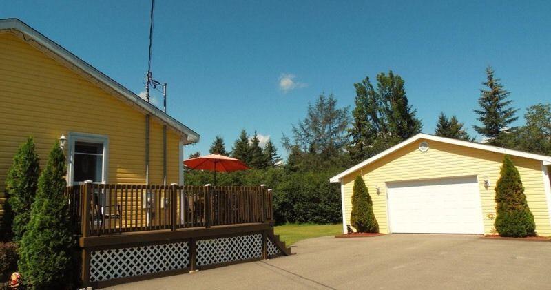 3Bedroom Bungalow in city on private lot with basement apartment