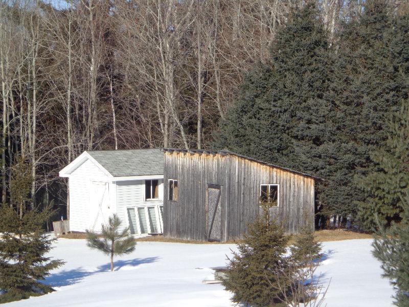 BEAUTIFUL CUSTOM BUILT HOME!