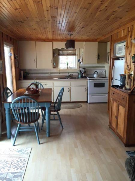 Beautiful Furnished Waterfront Cottage, Move Right In!