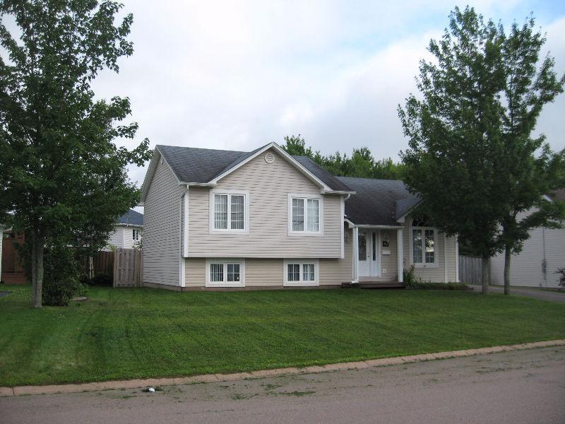 Great Home off Centrale St Dieppe-4 Beds,2 Baths,Large Garage+++