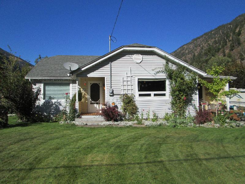 Beautiful home on Large lot in Sunny Similkameen Valley