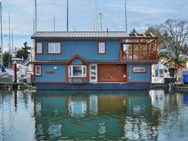 INCREDIBLE WATERFRONT LIFESTYLE IN VICTORIA, BC!
