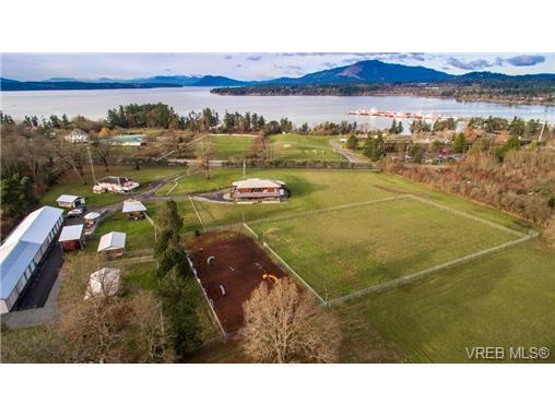 Sprawling 25.92-acre farm with ocean views & two residences!