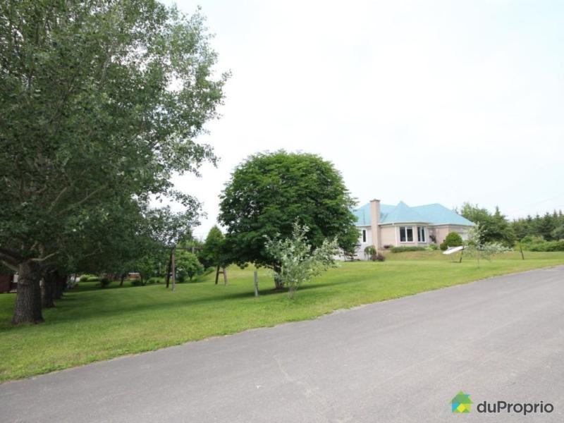 264 900$ - Bungalow à vendre à Témiscouata-sur-le-Lac