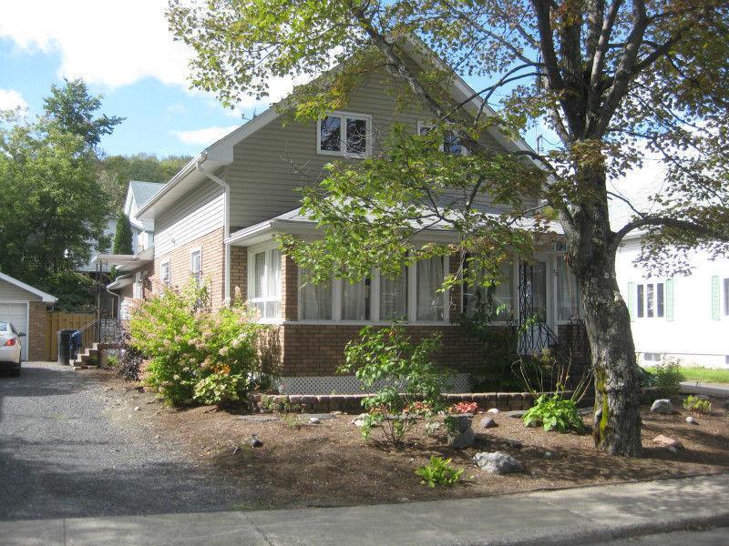 Magnifique ancienne maison/ older built home 